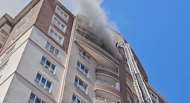 Kayseri'de 14 Katlı Apartmanda Yangın! Mahsur Kalanlar Var